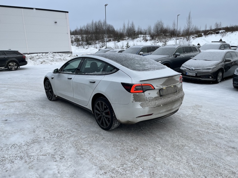 Tesla Model 3 vaihtoauto