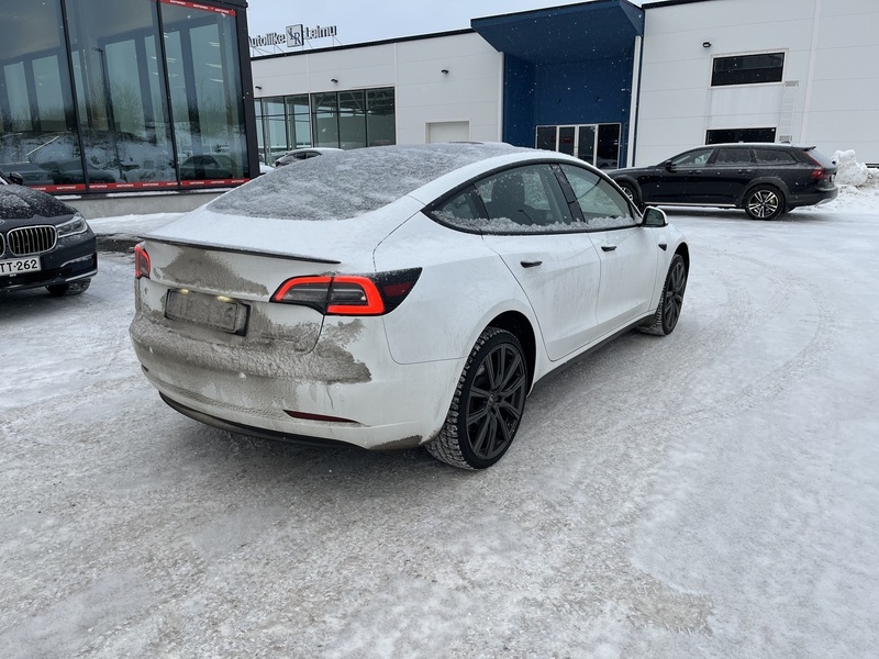 Tesla Model 3 vaihtoauto