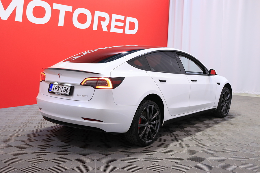 Tesla Model 3 vaihtoauto