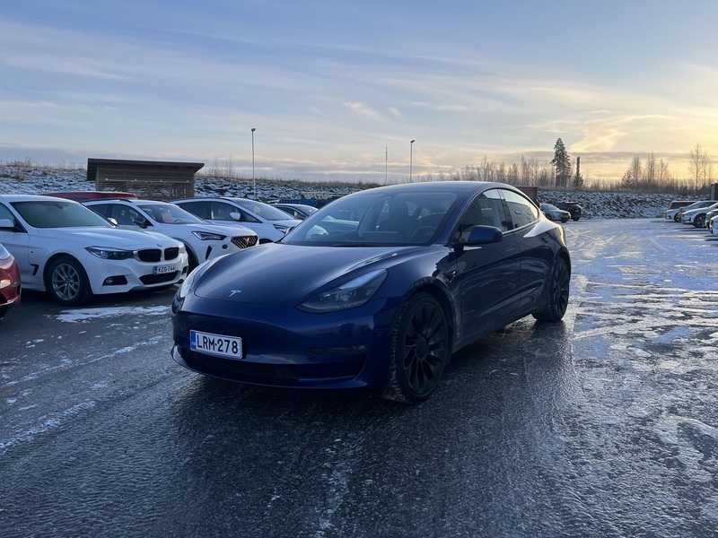 Tesla Model 3 vaihtoauto