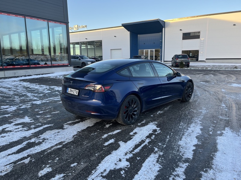 Tesla Model 3 vaihtoauto