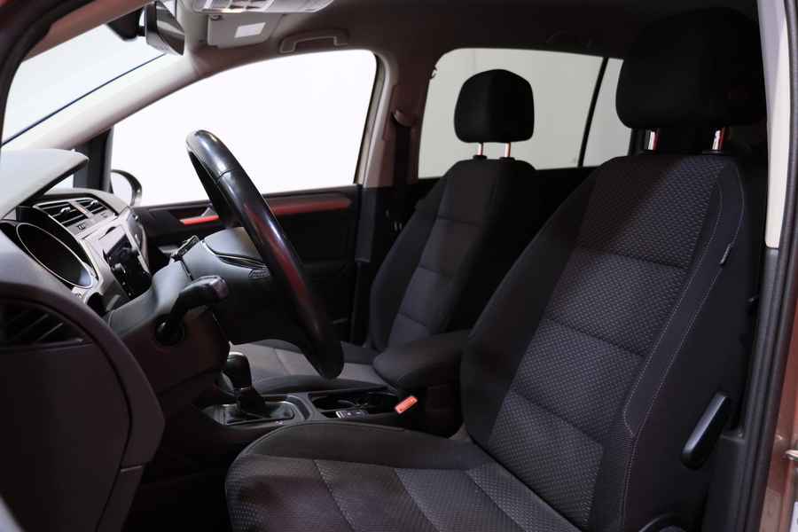 Volkswagen Touran vaihtoauto