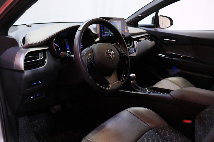 Toyota C-HR vaihtoauto