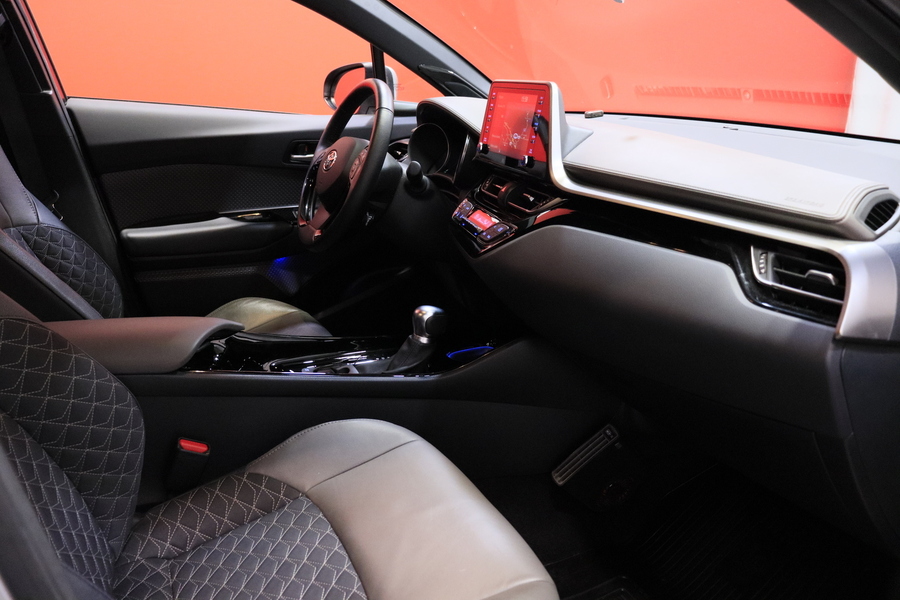 Toyota C-HR vaihtoauto