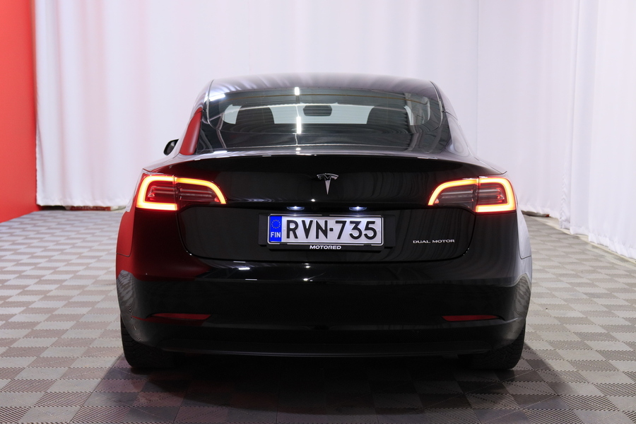 Tesla Model 3 vaihtoauto