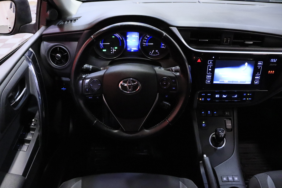 Toyota Auris vaihtoauto