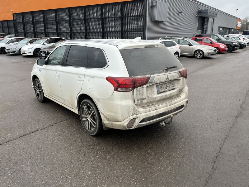 Mitsubishi Outlander PHEV vaihtoauto