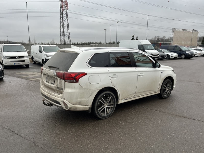Mitsubishi Outlander PHEV vaihtoauto