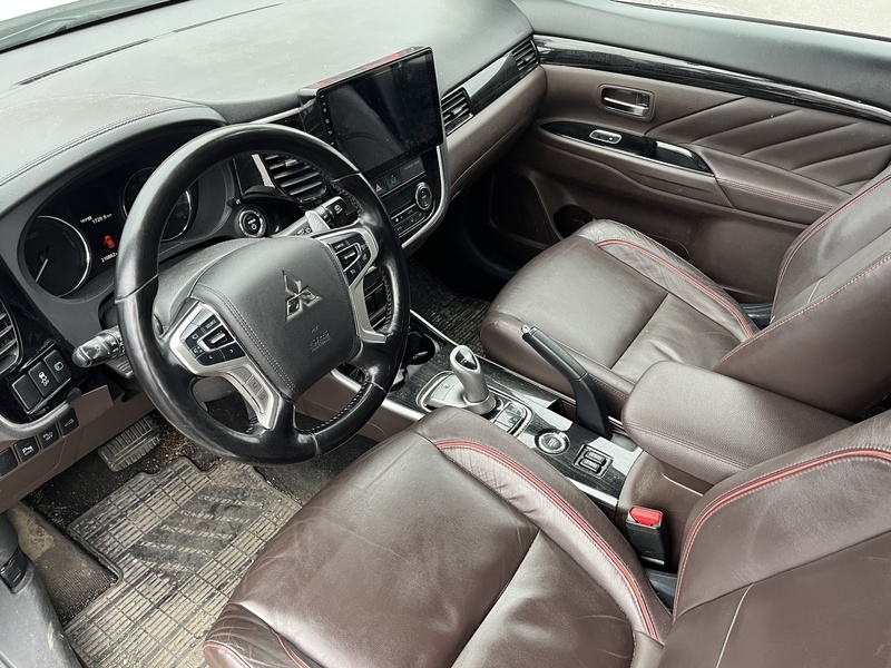 Mitsubishi Outlander PHEV vaihtoauto