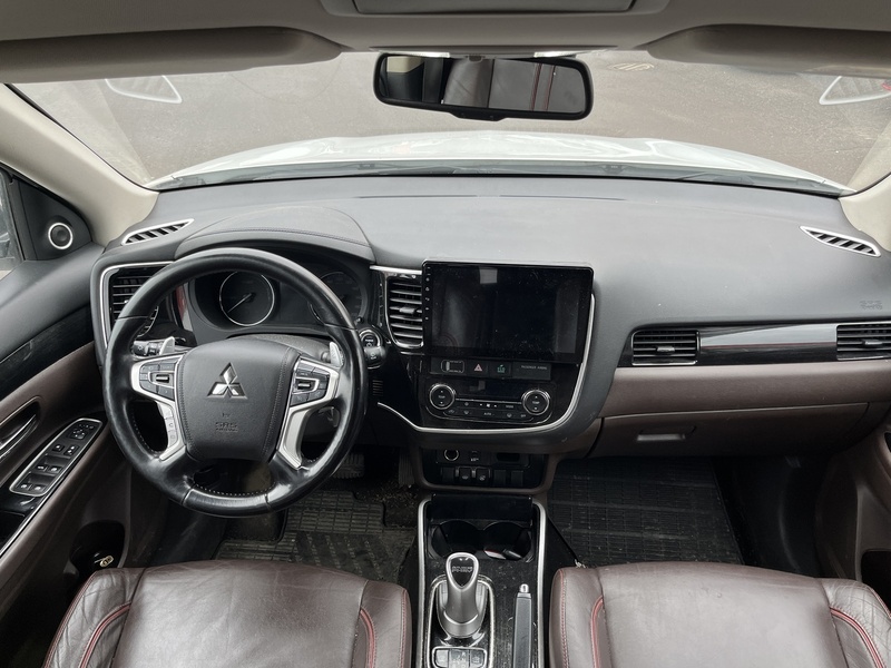 Mitsubishi Outlander PHEV vaihtoauto