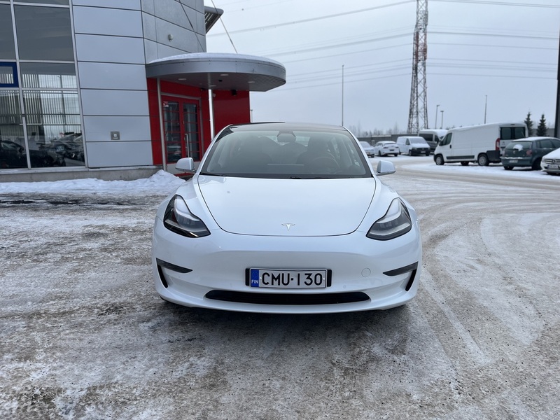 Tesla Model 3 vaihtoauto