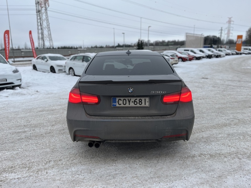 BMW 330 vaihtoauto