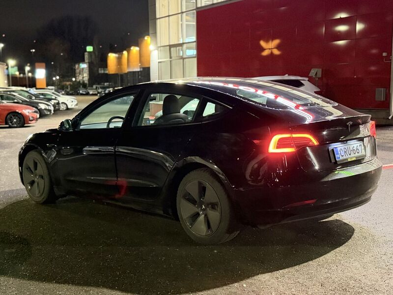 Tesla Model 3 vaihtoauto