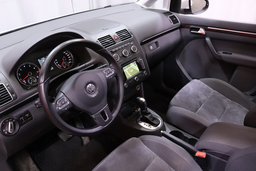 Volkswagen Touran vaihtoauto