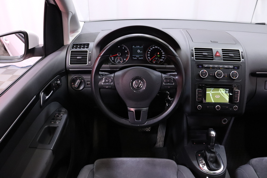 Volkswagen Touran vaihtoauto