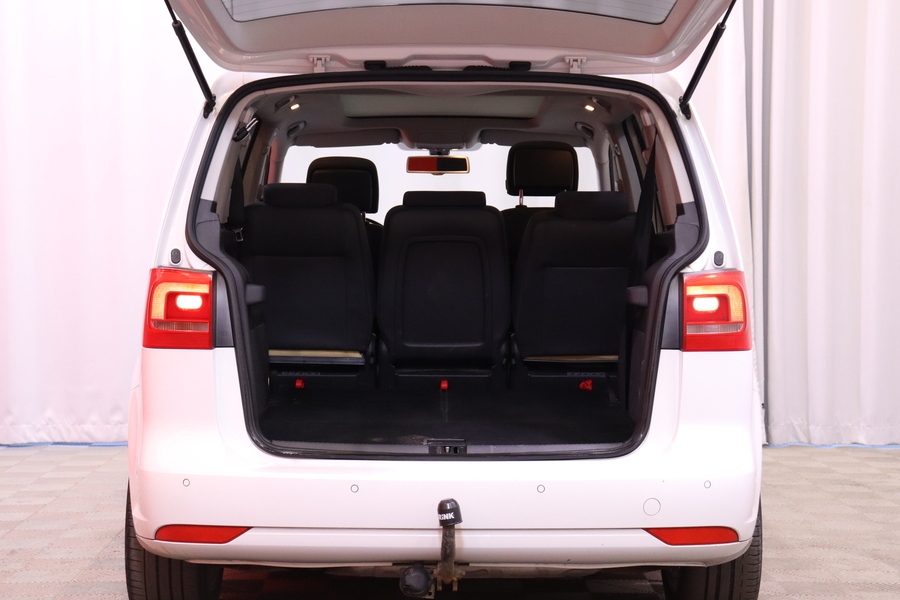 Volkswagen Touran vaihtoauto
