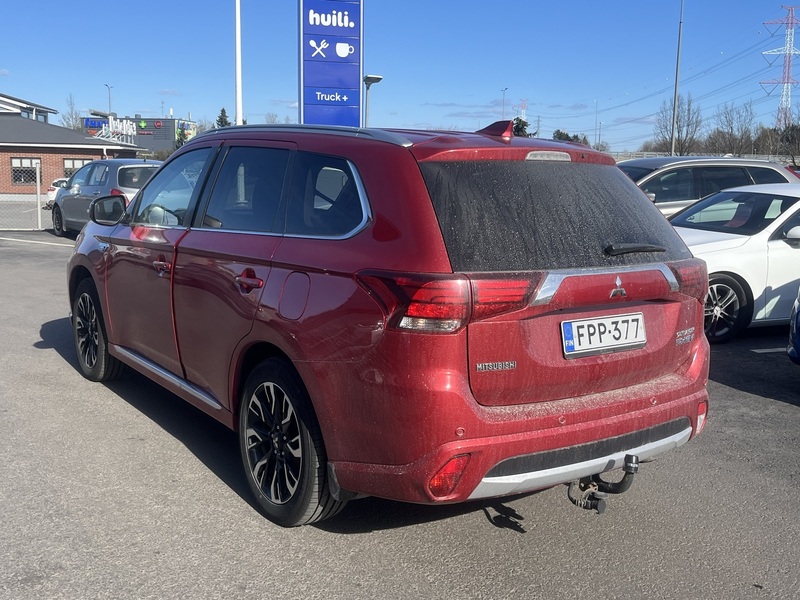 Mitsubishi Outlander PHEV vaihtoauto