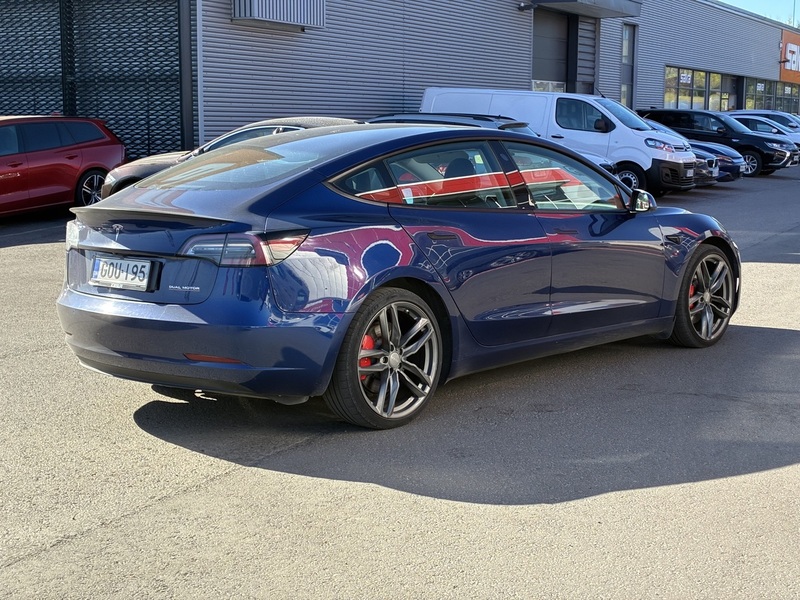 Tesla Model 3 vaihtoauto