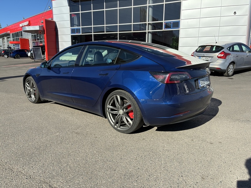Tesla Model 3 vaihtoauto