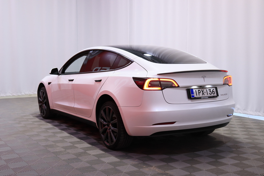 Tesla Model 3 vaihtoauto