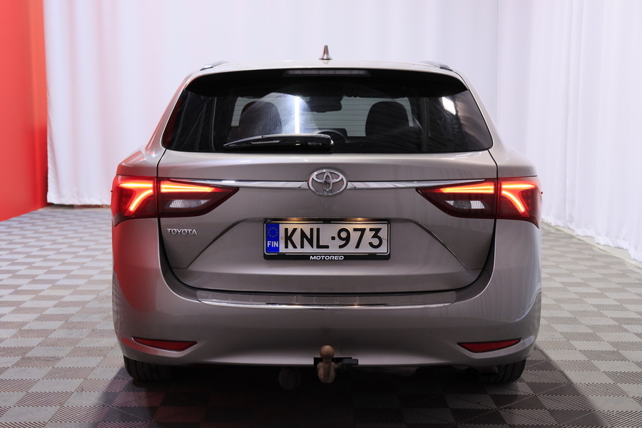 Toyota Avensis vaihtoauto