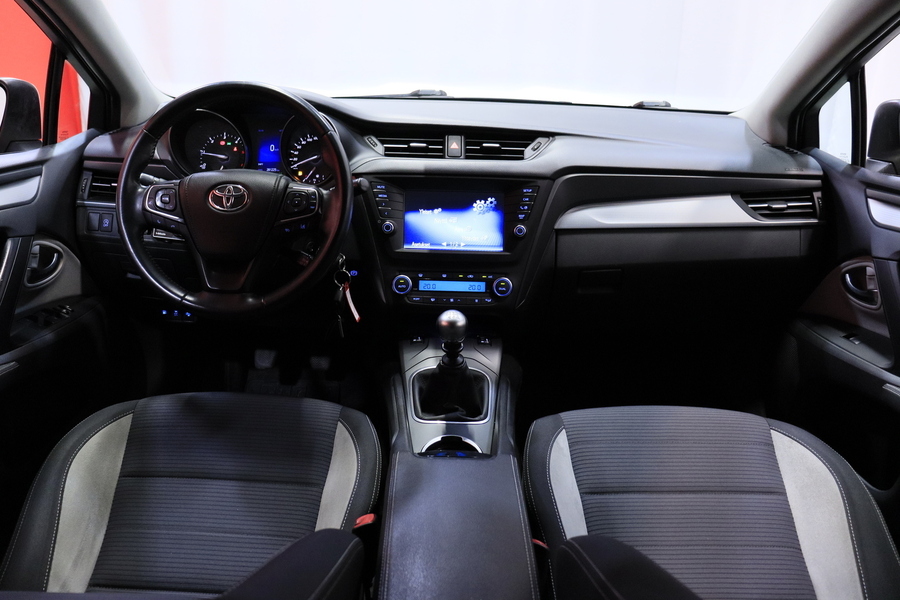 Toyota Avensis vaihtoauto