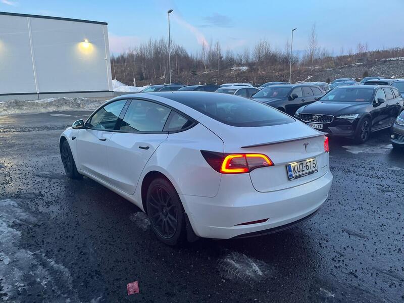Tesla Model 3 vaihtoauto