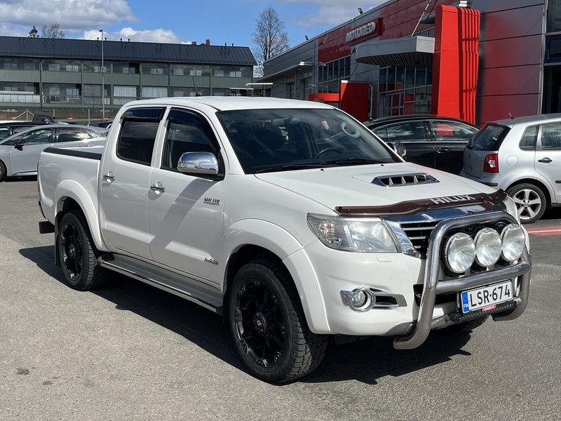 Toyota Hilux vaihtoauto