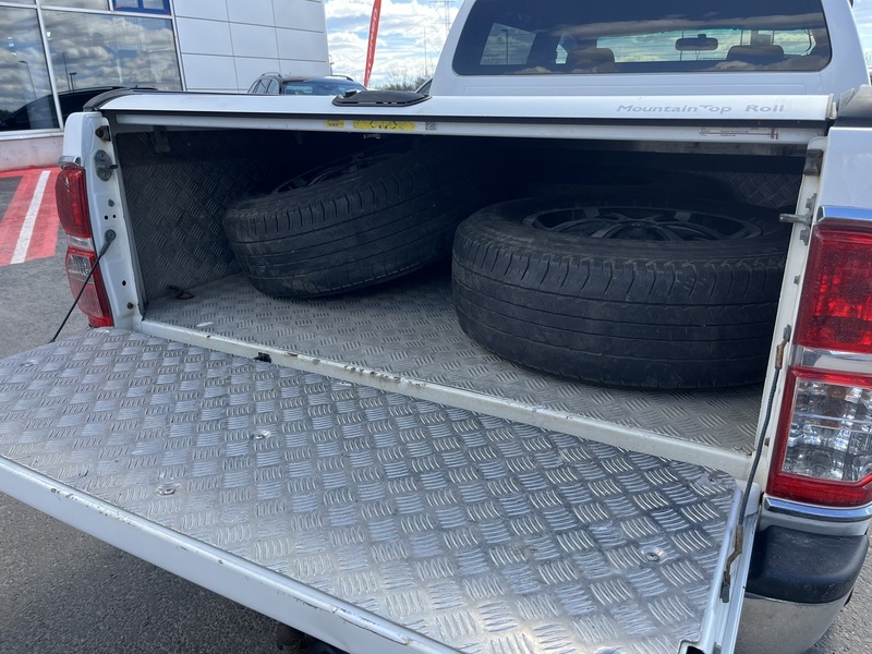 Toyota Hilux vaihtoauto