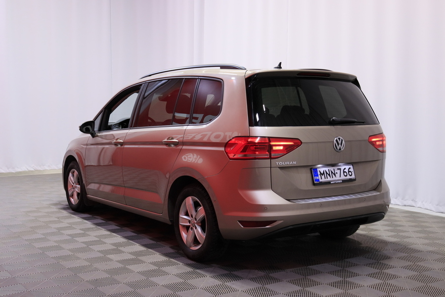 Volkswagen Touran vaihtoauto