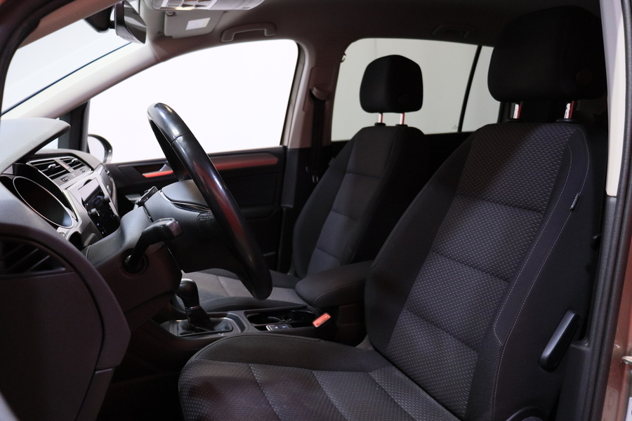 Volkswagen Touran vaihtoauto