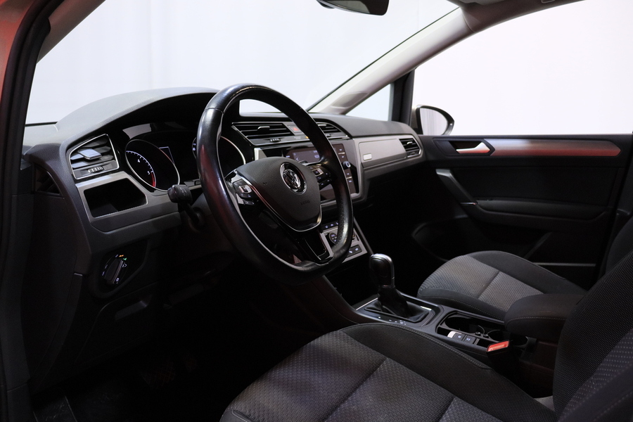 Volkswagen Touran vaihtoauto