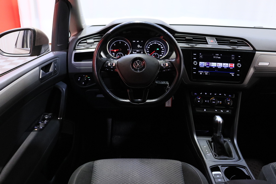 Volkswagen Touran vaihtoauto