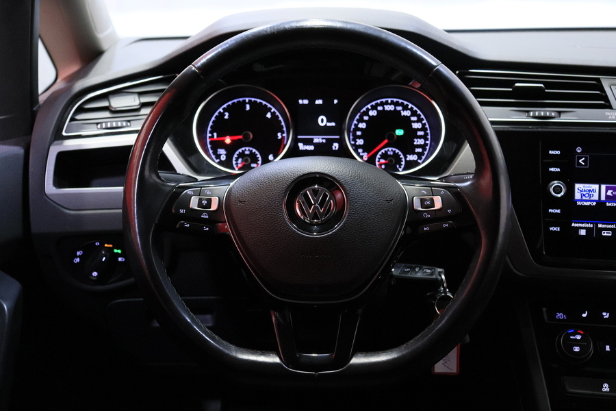 Volkswagen Touran vaihtoauto