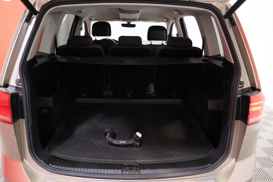 Volkswagen Touran vaihtoauto