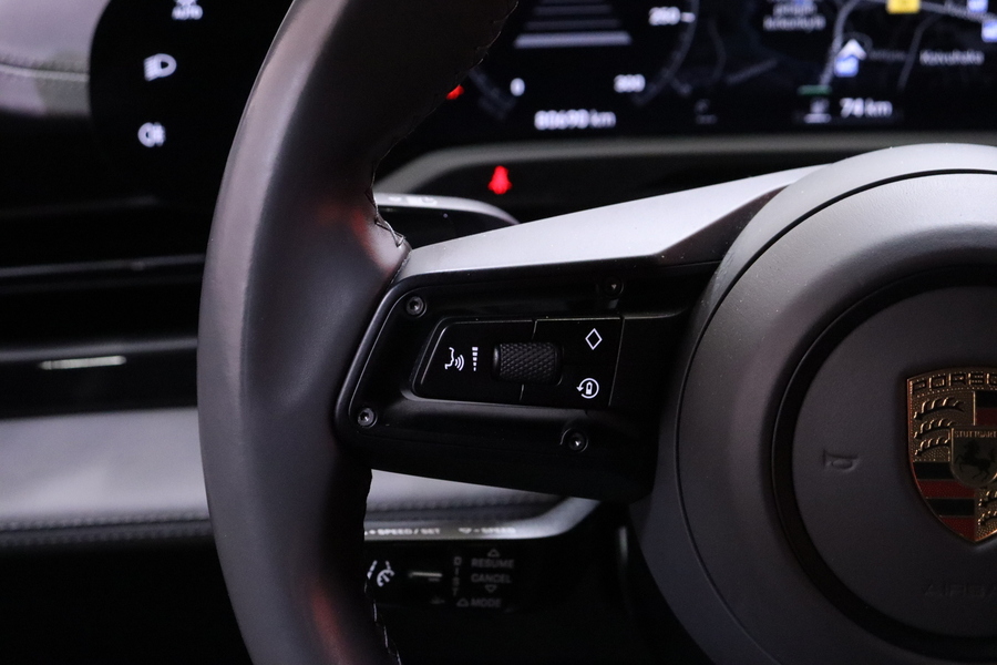 Porsche Taycan vaihtoauto