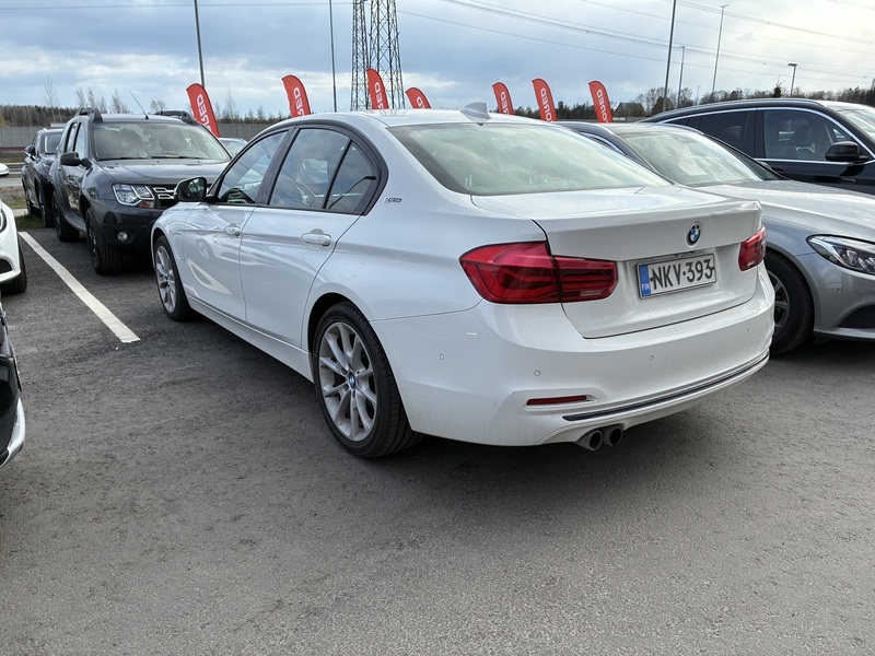 BMW 330 vaihtoauto