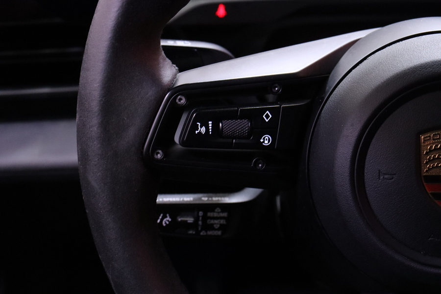 Porsche Taycan vaihtoauto