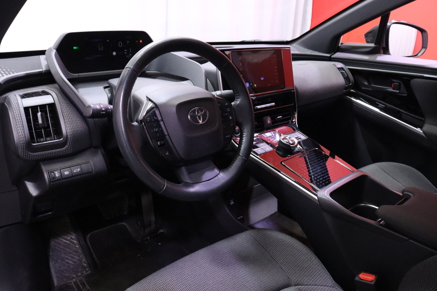 Toyota bZ4X vaihtoauto