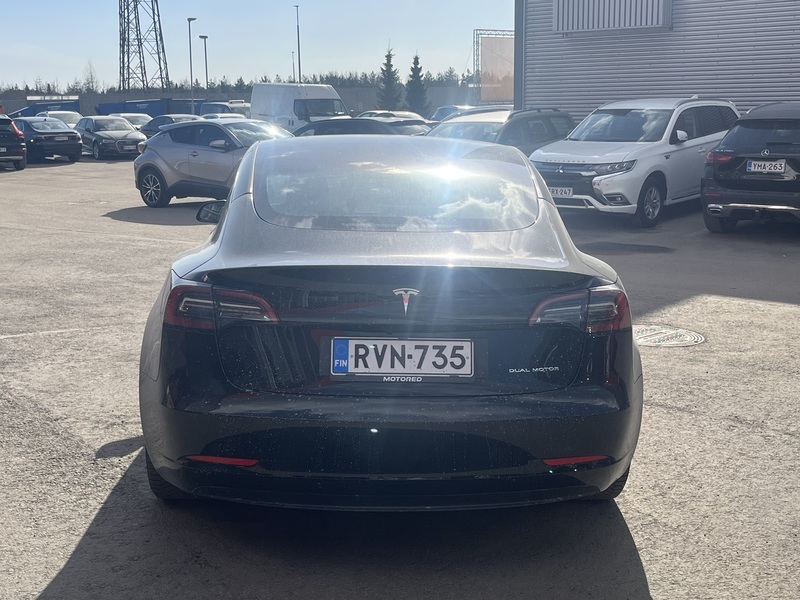 Tesla Model 3 vaihtoauto