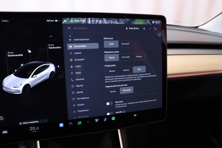 Tesla Model 3 vaihtoauto