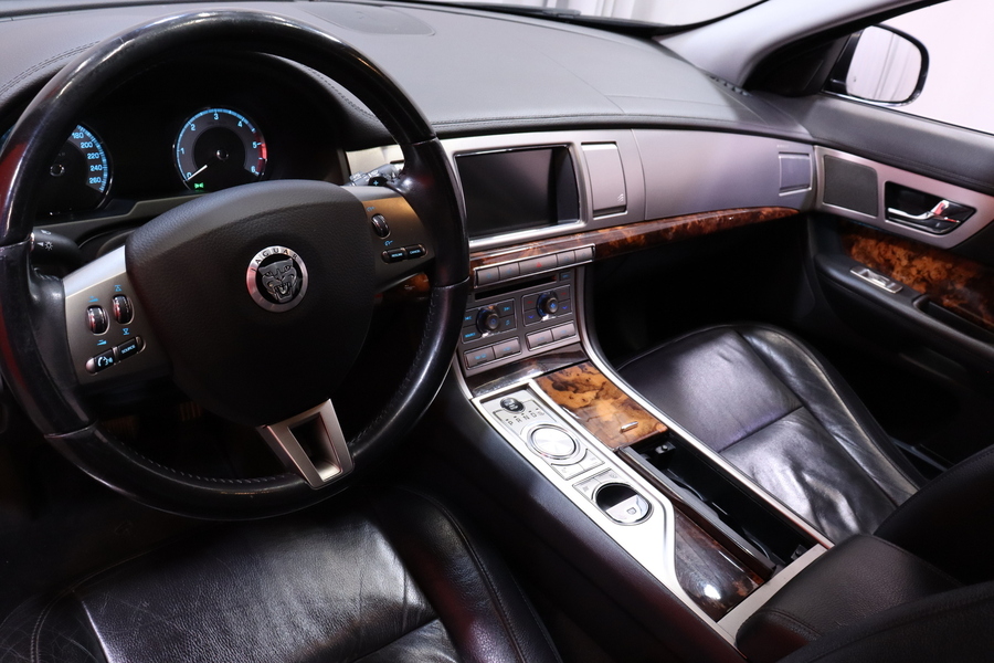 Jaguar XF vaihtoauto