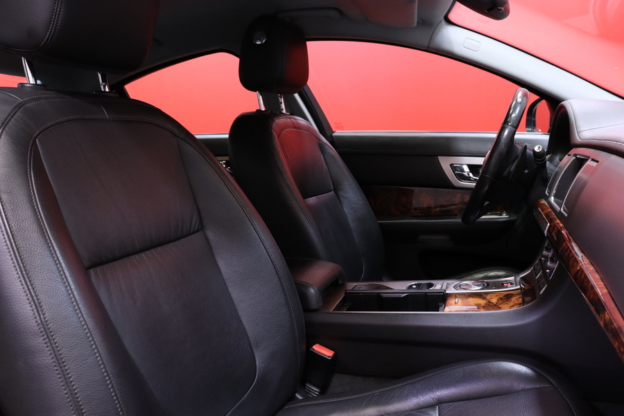 Jaguar XF vaihtoauto
