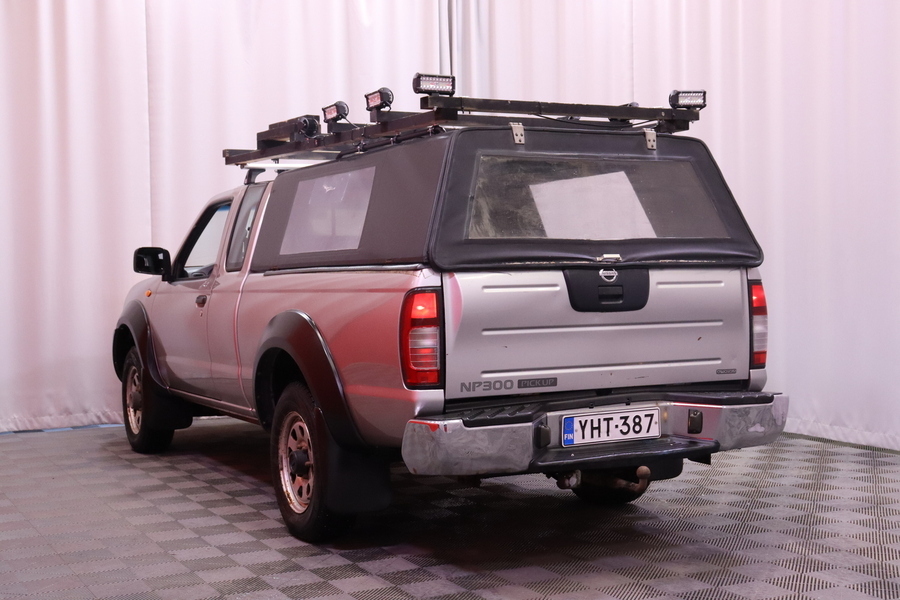 Nissan NP300 vaihtoauto