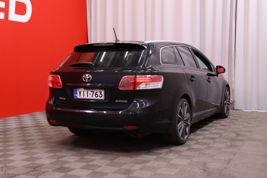 Toyota Avensis vaihtoauto