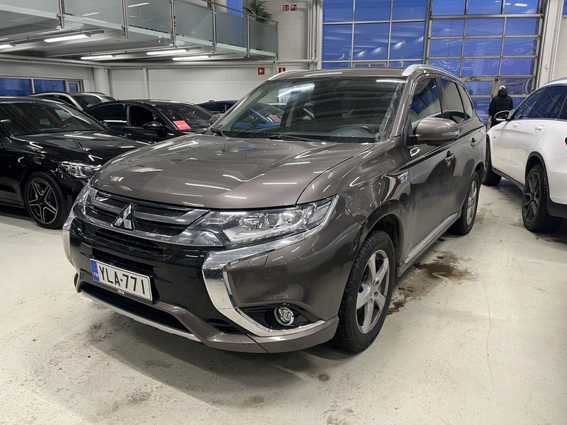 Mitsubishi Outlander PHEV vaihtoauto