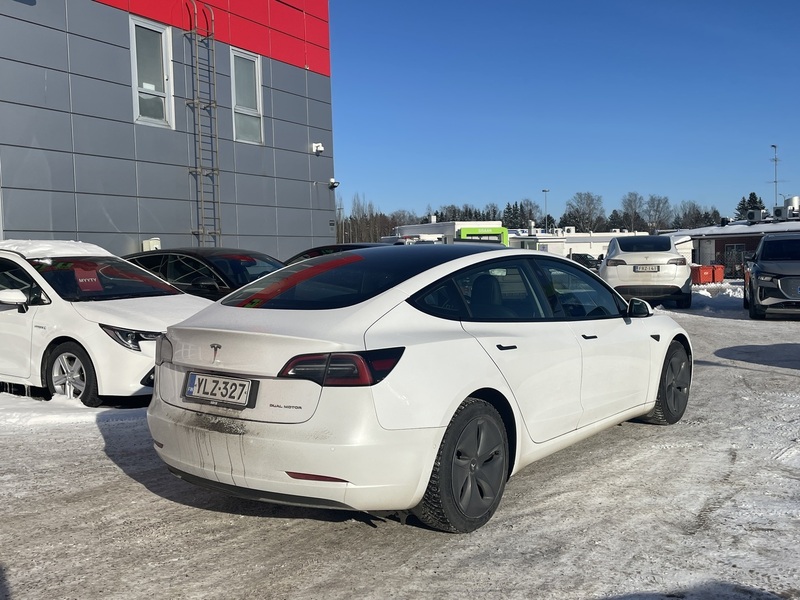 Tesla Model 3 vaihtoauto