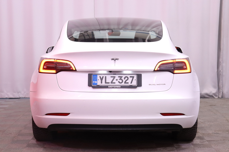Tesla Model 3 vaihtoauto