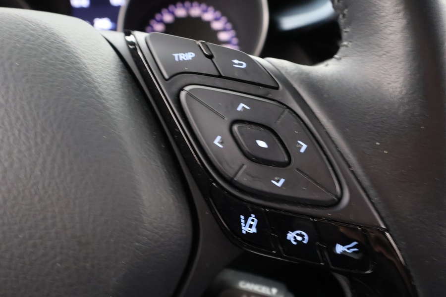 Toyota C-HR vaihtoauto