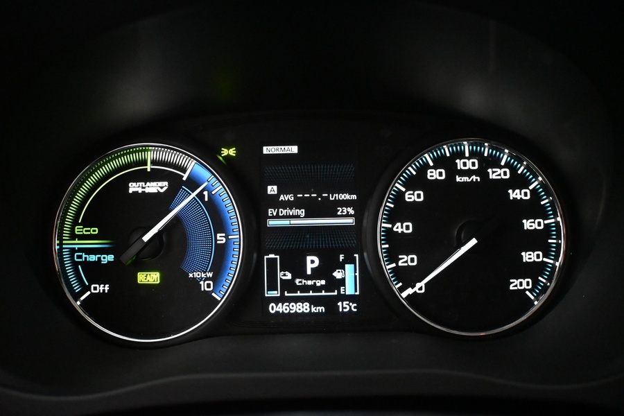 Mitsubishi Outlander PHEV vaihtoauto